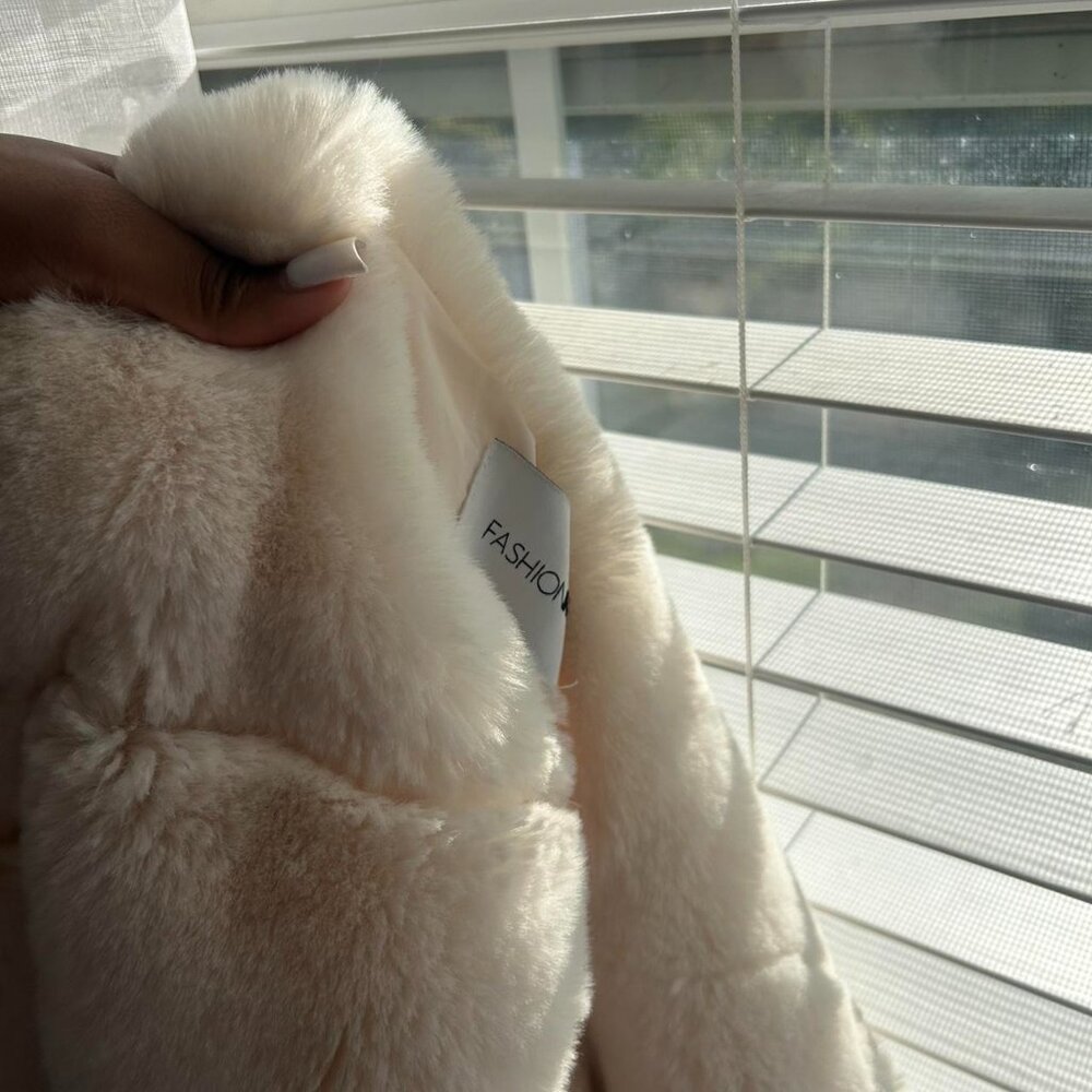 Fashion Nova White Faux Fur Coat. Never Worn! #fashionnova #fauxfur